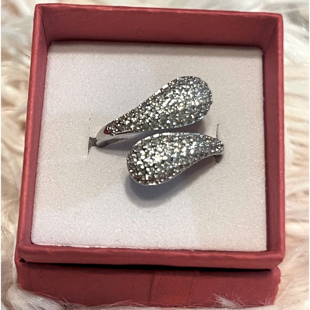 Forever Embrace Silver Ring. Size 7.25 Gift box included.